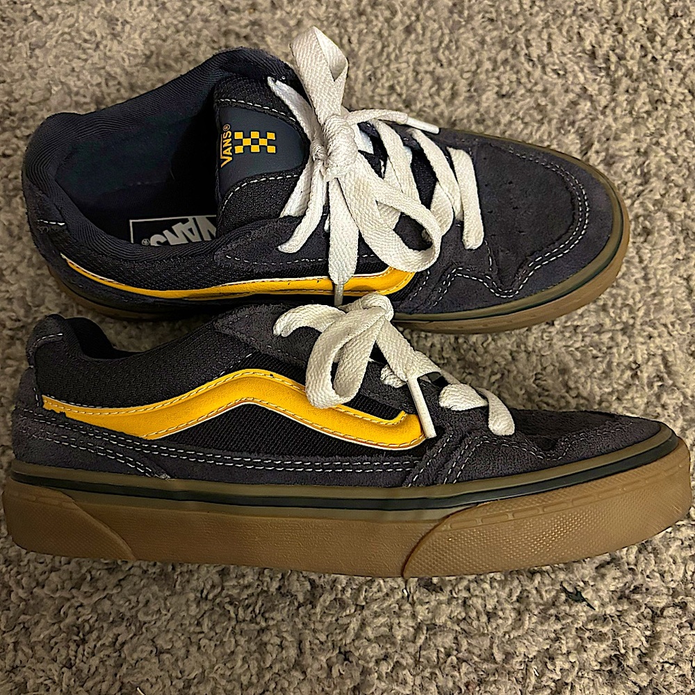 Vans Boys Vintage Style Old Skool Skate Shoes